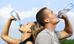 Drink voldoende water als je wilt afvallen